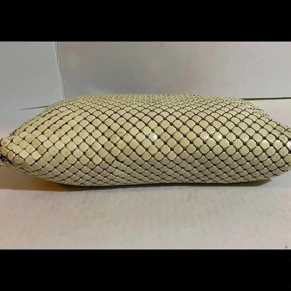 Whiting & Davis vintage beige metal handle handbag - Picture 6 of 10